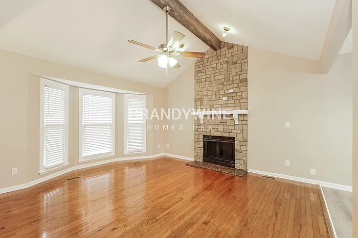4 bed, 2.0 bath, 1379 sqft, $2,257 — Photo 4