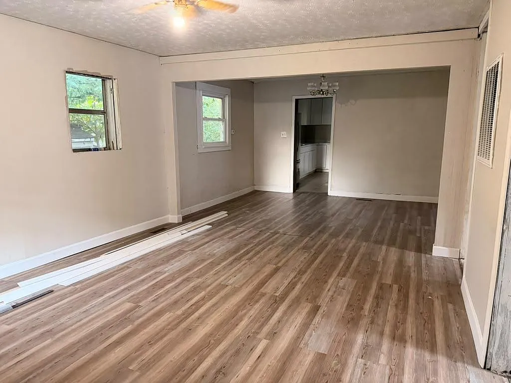 2209 Chicago Ave — Photo 3