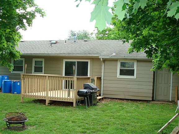 3rd image of 2615 E Cragmont St