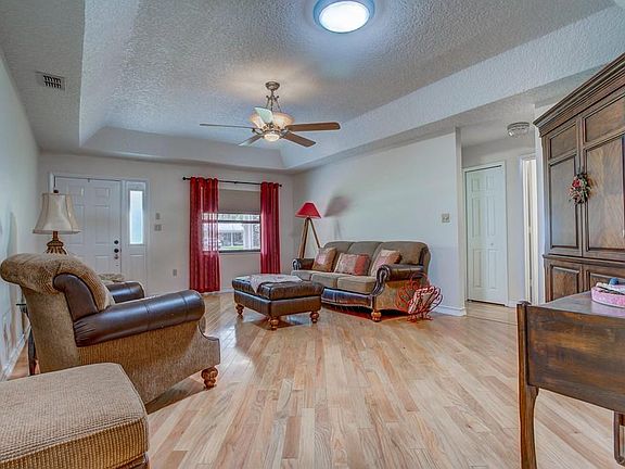 3rd image of 30 Palm Dr