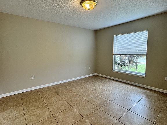 4th image of 129 Pansy Ct