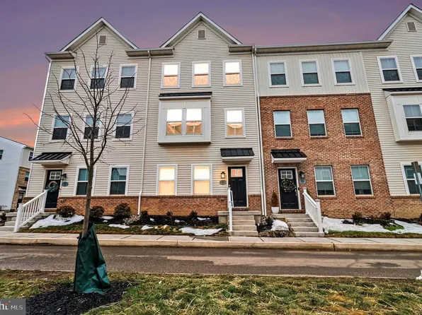 26 Atkins Dr, Bridgeport, PA 19405