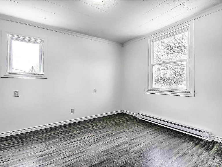 358 Gill St #UPPER — Photo 11