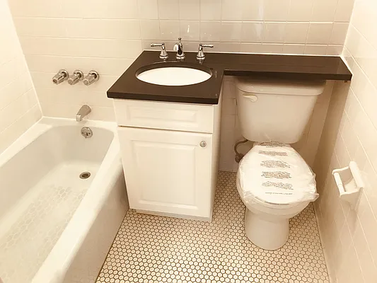 Rented by Metropolis Real Estate of Manhattan | media 37