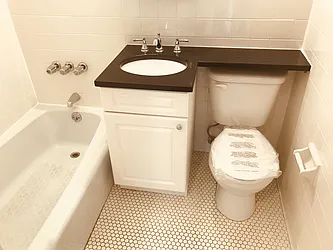 Rented by Metropolis Real Estate of Manhattan