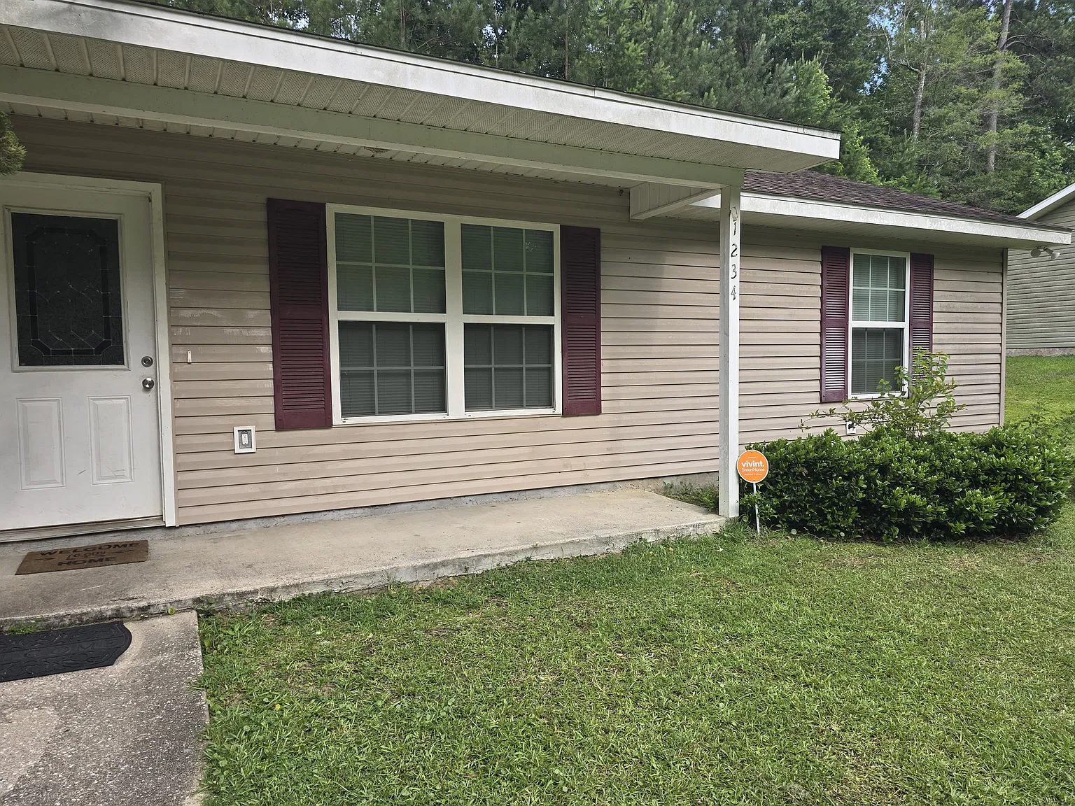 3 bed, 1199 sqft, $1,300 — Photo 2