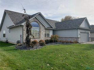 527 Georgetown Dr, Oregon, OH 43616