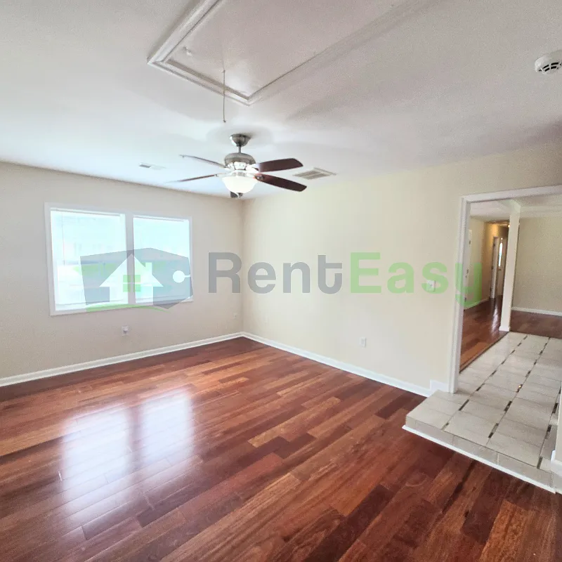 3 bed, 1.5 bath, 1441 sqft, $2,250 — Photo 3