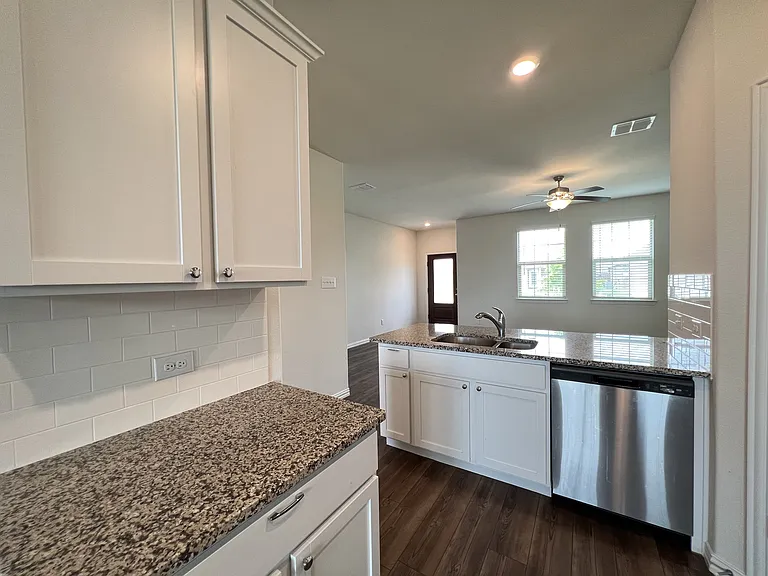 1511 Avery Pointe Dr — Photo 11