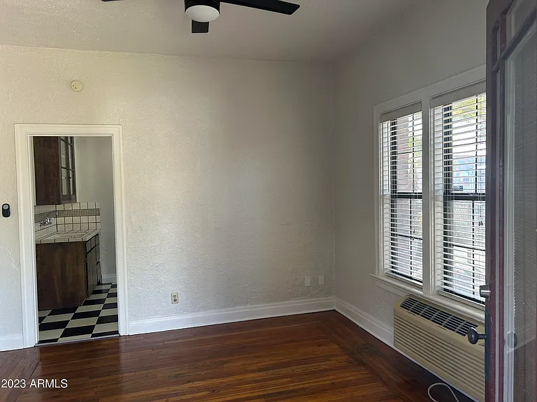 902 E Palm Ln #4 — Photo 2