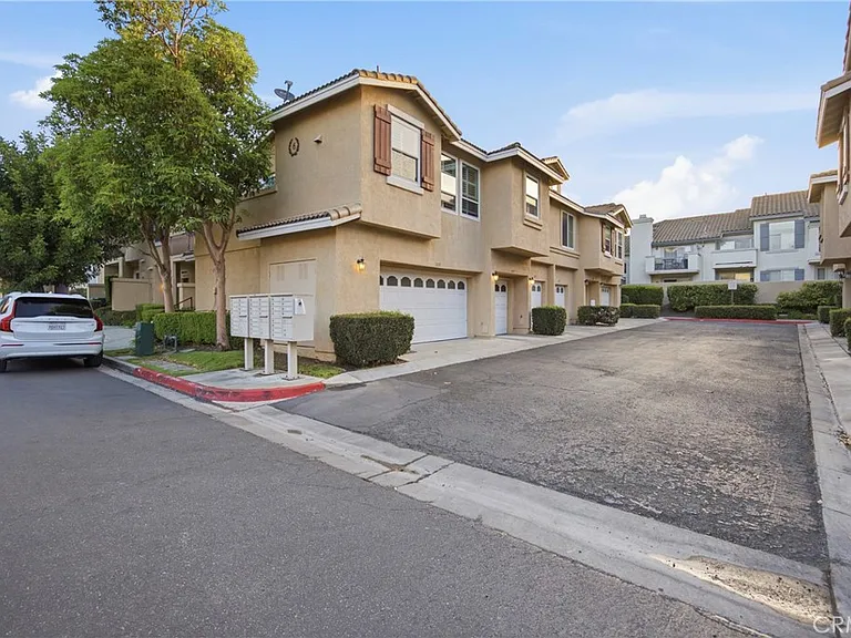 1059 S Positano Ave — Photo 30