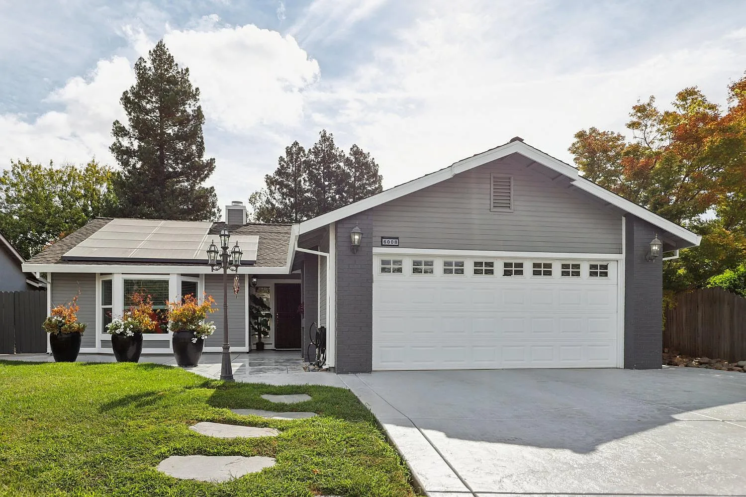 6008 Laguna Villa Way photo 1
