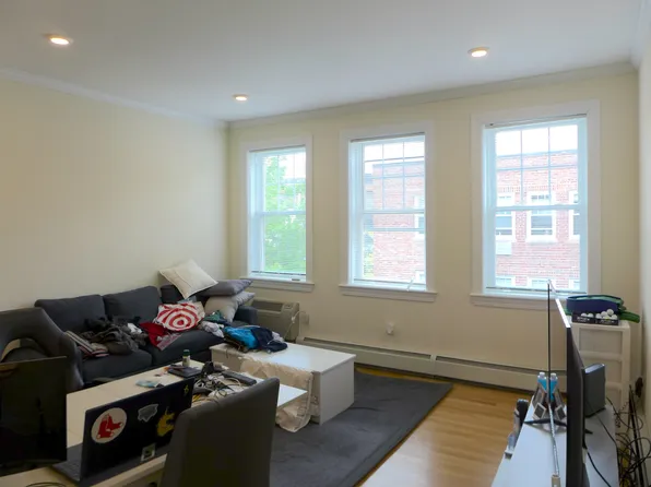 4 Auburn St #1, Brookline, MA 02446