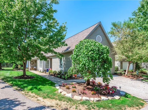 44 Haskell Dr, Bratenahl, OH 44108