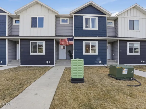 853 Thames Ct, Grand Forks, ND 58203