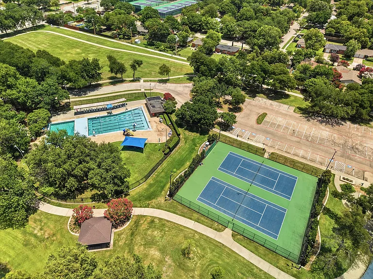 1213 Dalhart Dr — Photo 33