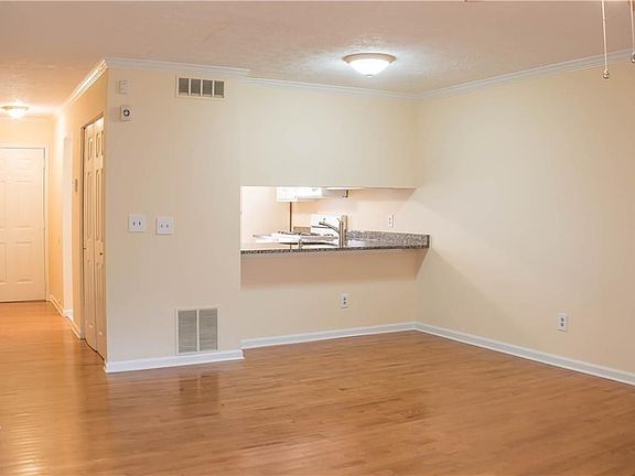 3rd image of 4014 Bayside Cir