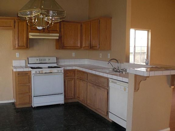 4th image of 8247 Summer Falls Cir