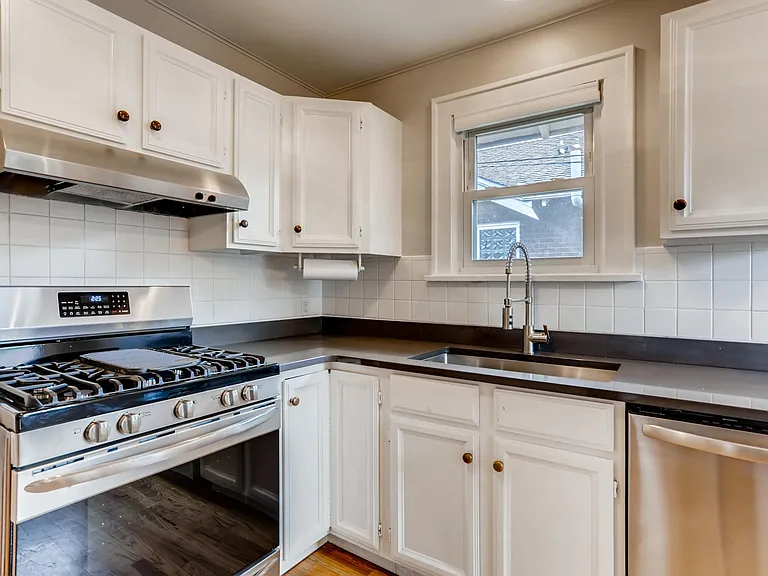 945 N Harrison St — Photo 13