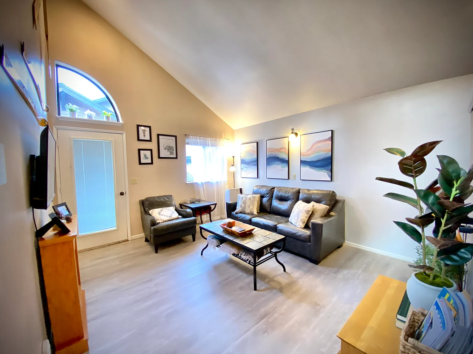 1 bed, $2,000 — Photo 2