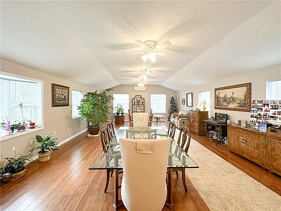 3rd image of 2988-3004 Pecan Dr