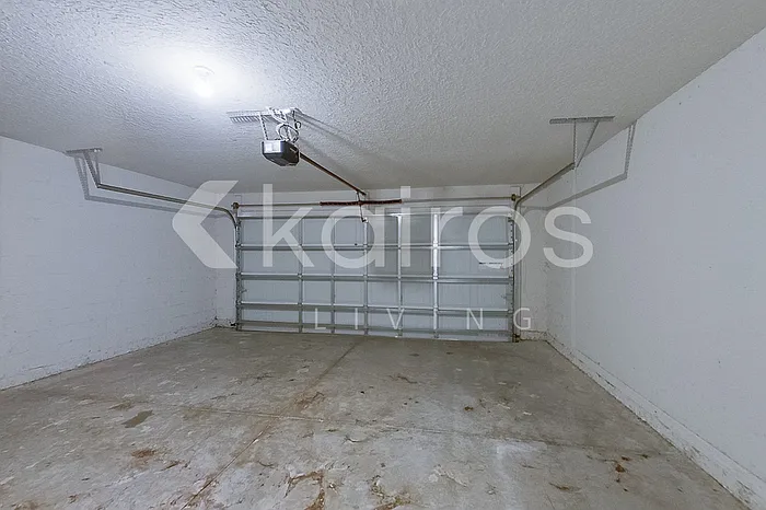 1924 W Roseboro Dr — Photo 17