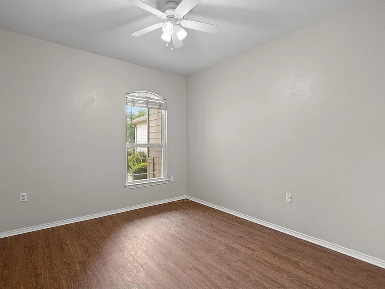 330 Portsmouth Dr — Photo 31