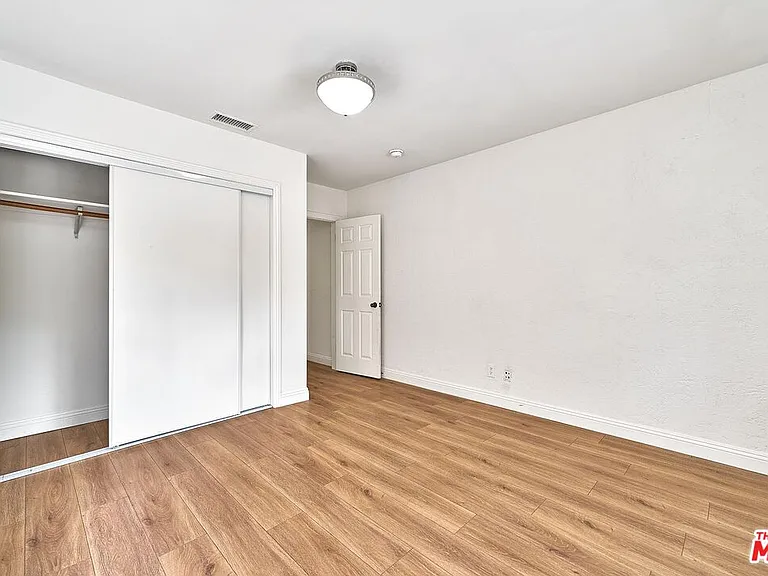 1120 S Plymouth Blvd — Photo 24