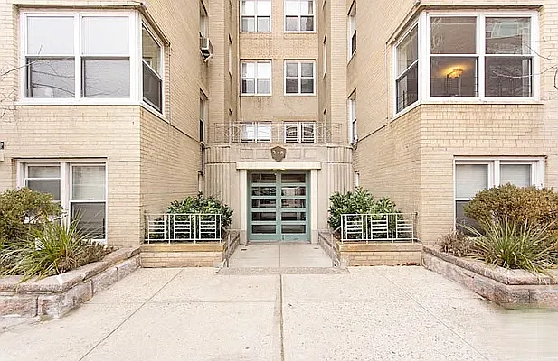 Sold by Row Real Estate LLC | media 10