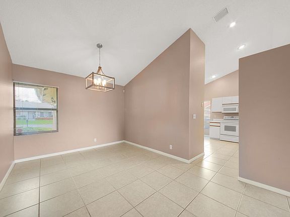 5th image of 9511 Sun Pointe Dr