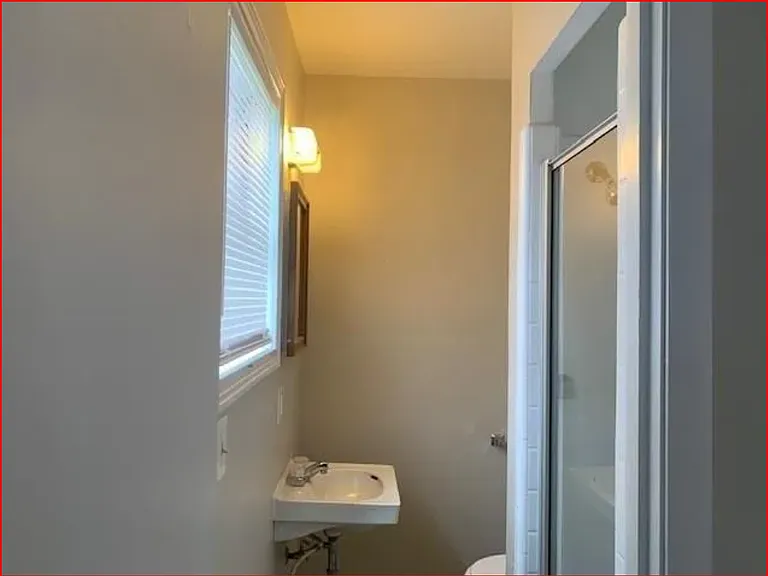 202 S Hill St — Photo 12