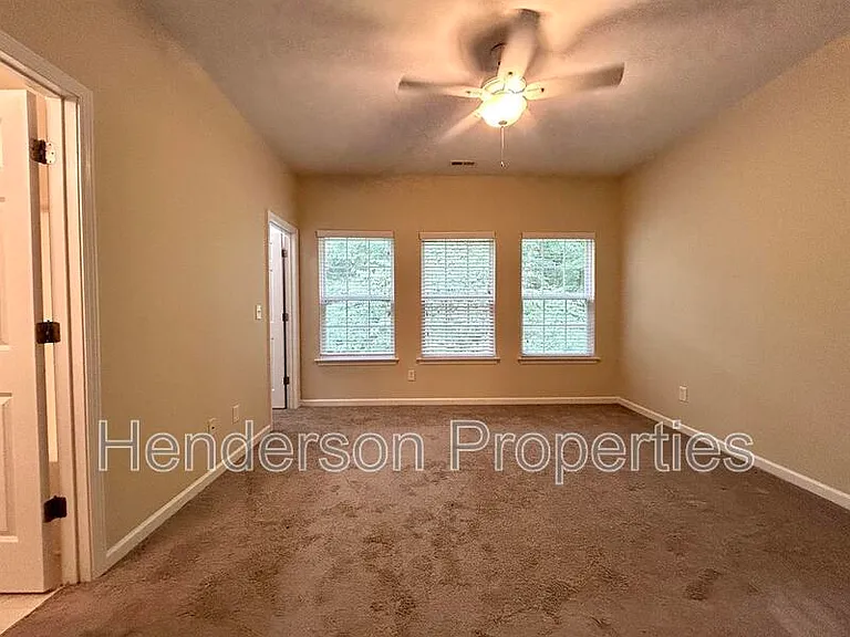 125 Charterhouse Ln — Photo 13
