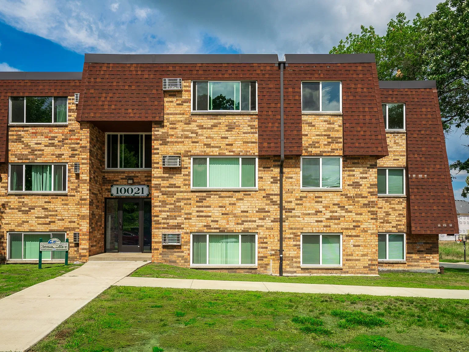 Drake Apartments — Photo 2