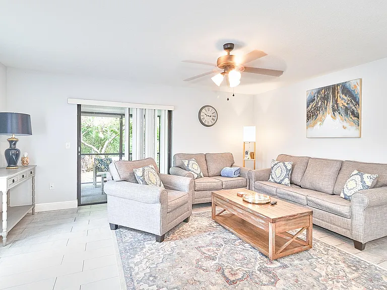 2417 W Stroud Ave #A — Photo 3
