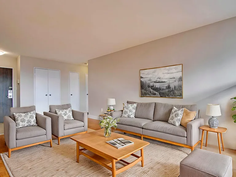 24 Forest Manor Rd — Photo 3
