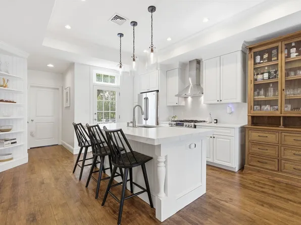 7 Mystic St #2, Charlestown, MA 02129