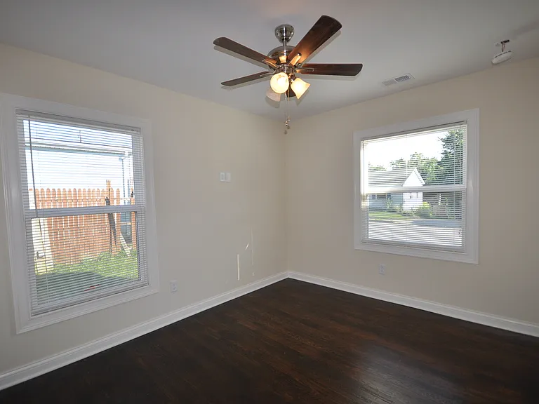 720 Addison Ave — Photo 3