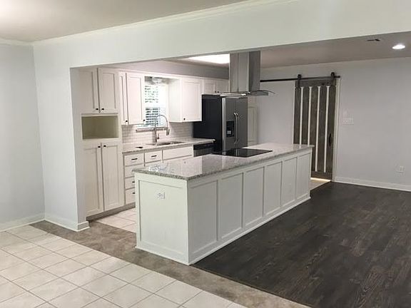 4th image of 2313 Lake Air Dr