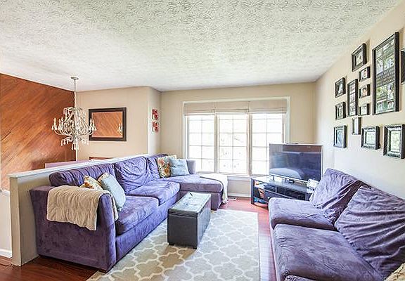 3rd image of 7795 Oakridge Ct
