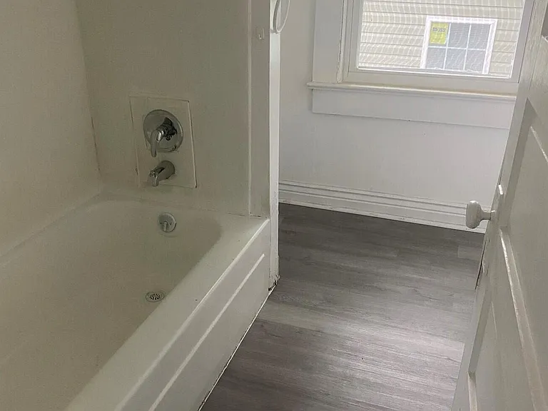 717 Temple Ave — Photo 16