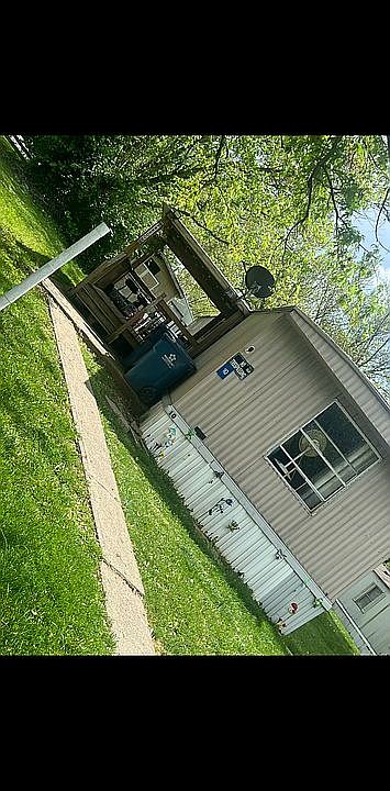 1st image of 10 Cherry Hill Ln