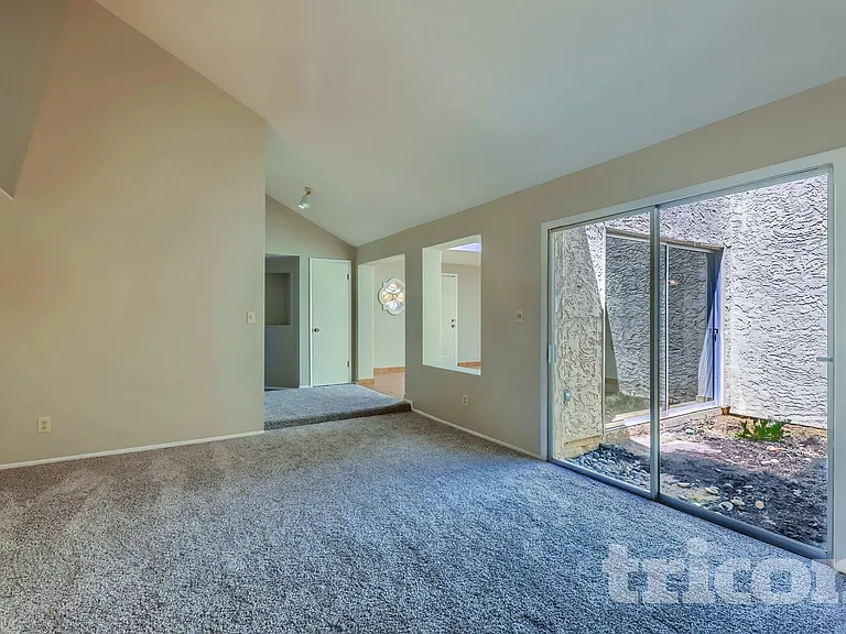 3031 W Mercer Ln — Photo 13
