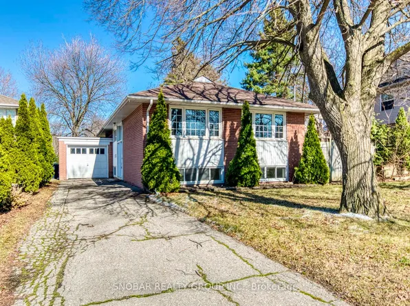 7 Golfwood Hts, Toronto, ON M9P 3L8