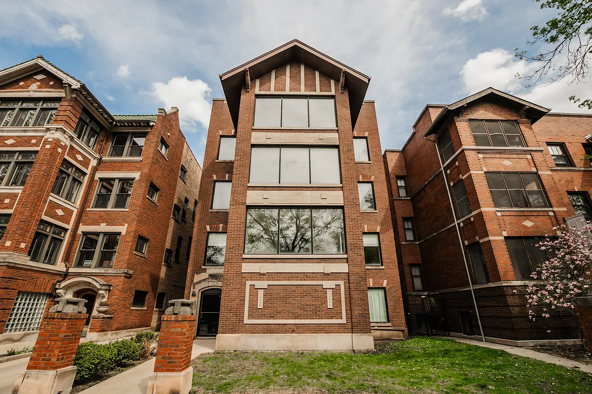 Building Photo - 5229 S Greenwood Ave #3