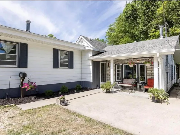 417 N John St, Mascoutah, IL 62258