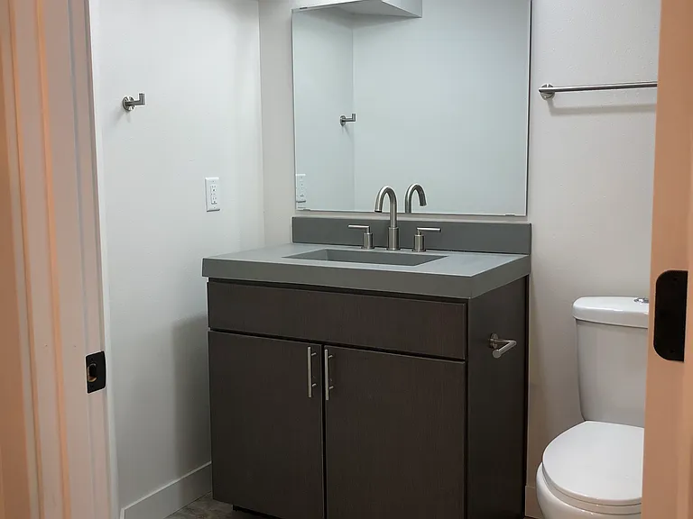 307 E Jefferson St #LOWER — Photo 8