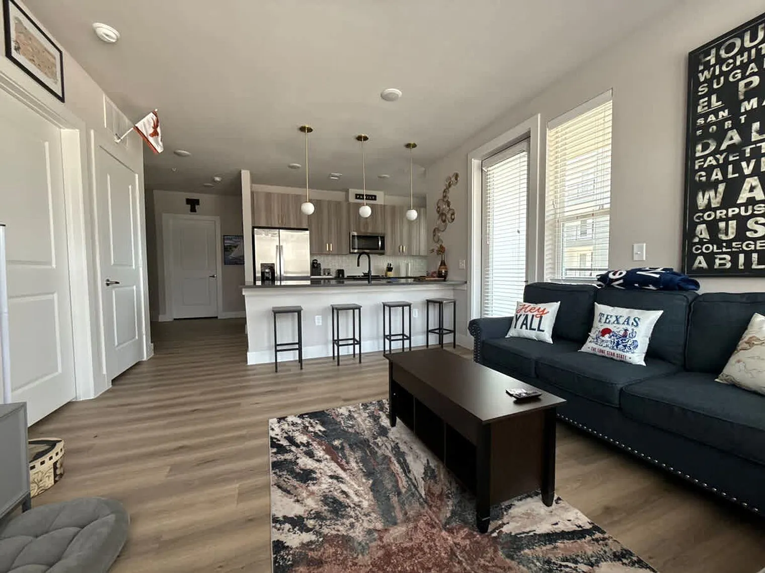 2 bed, 2.0 bath, 893 sqft, $3,353 — Photo 4