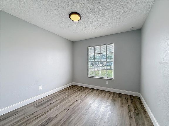 5th image of 8940 SE 88th St
