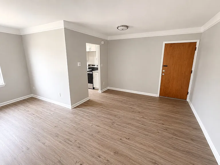 2295 Warrensville Center Rd #7 — Photo 8