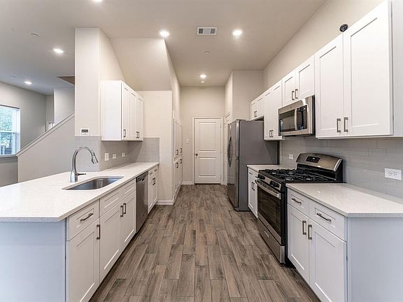 4th image of 2427 Acorn Ct